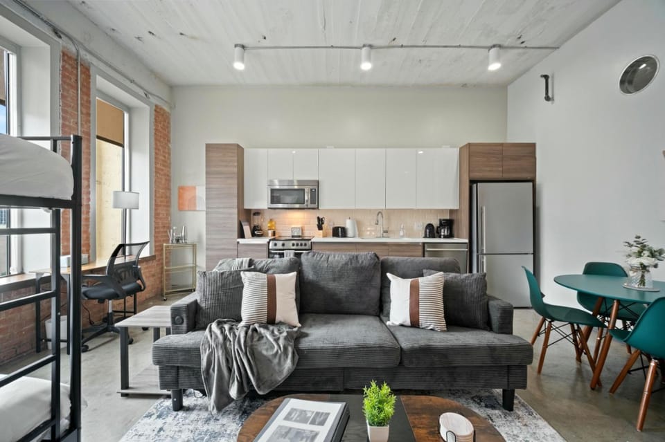 Kitchen or kitchenette, Living room, Seating area, Dining area, oven, stove