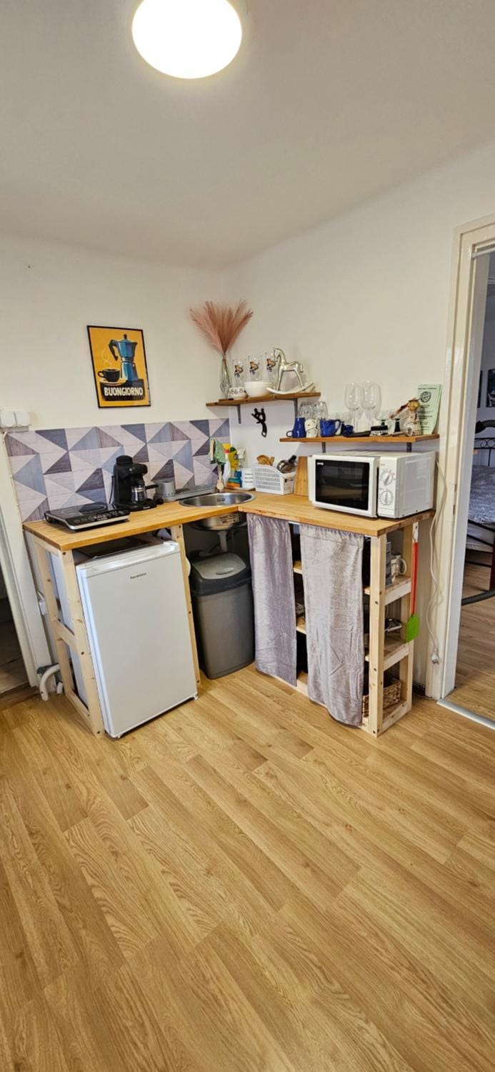 Kitchen or kitchenette