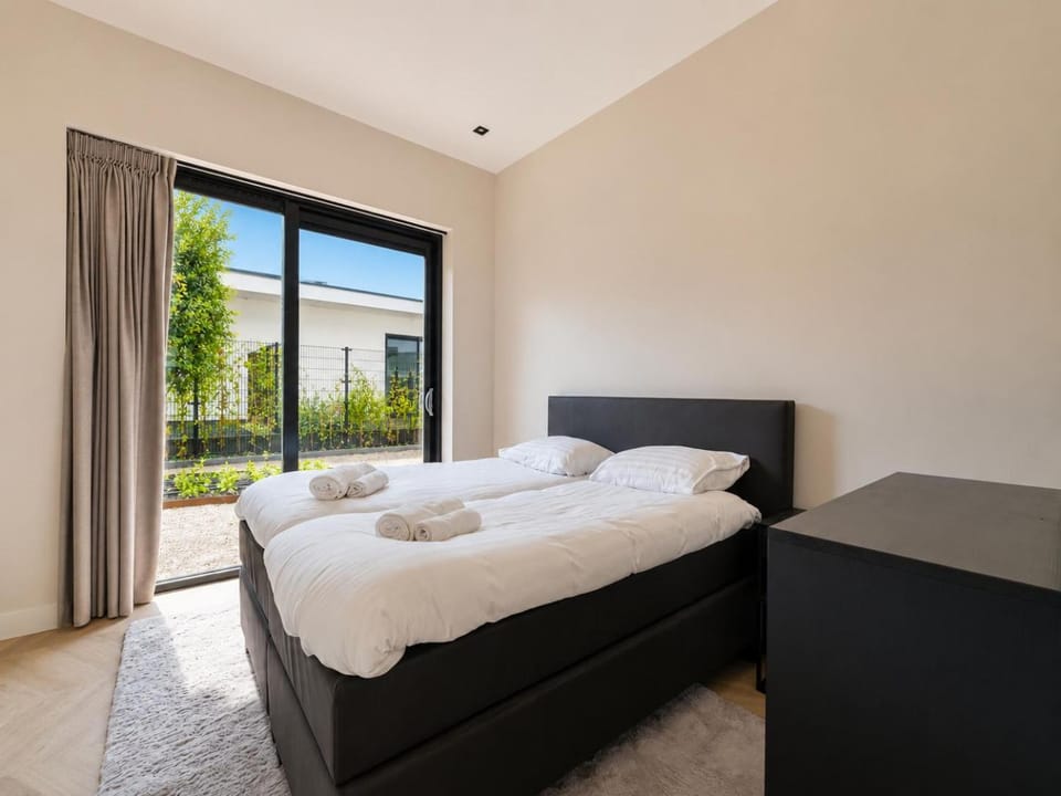 Water Nr. 561 | 8 Pers. Private Pool, Jacuzzi & Sauna House in Biddinghuizen