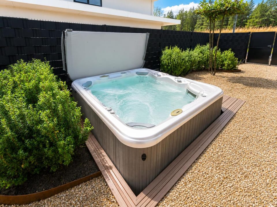 Water Nr. 561 | 8 Pers. Private Pool, Jacuzzi & Sauna House in Biddinghuizen