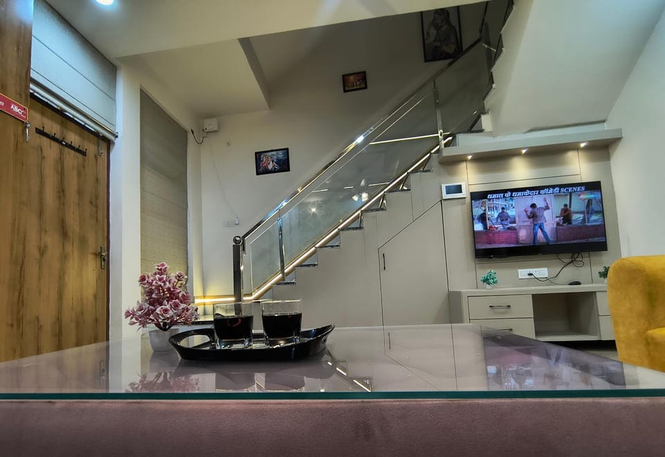 Communal lounge/ TV room, TV and multimedia, Living room, Seating area