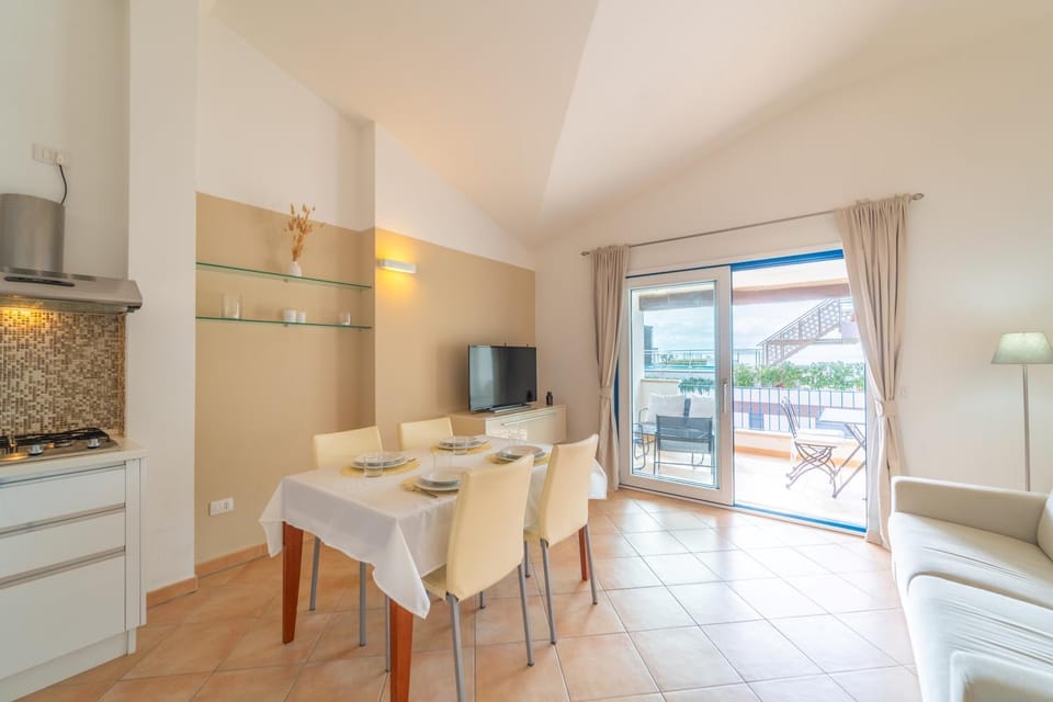TV and multimedia, Kitchen or kitchenette, Living room, Seating area, Dining area