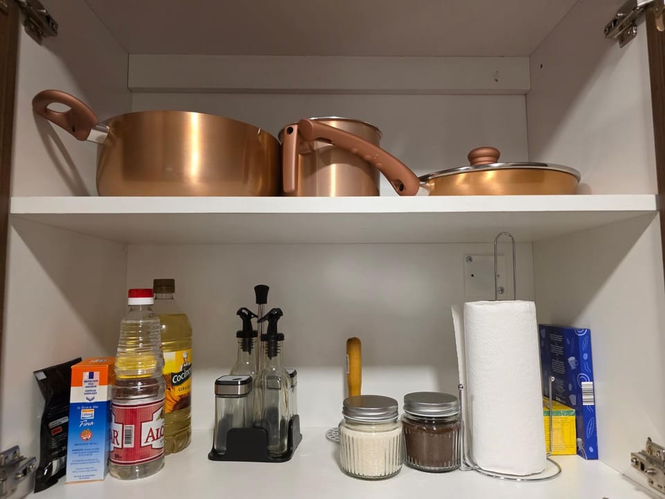 Kitchen or kitchenette, Food and drinks