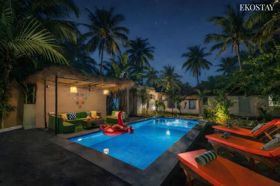 Night, Swimming pool, sunbed