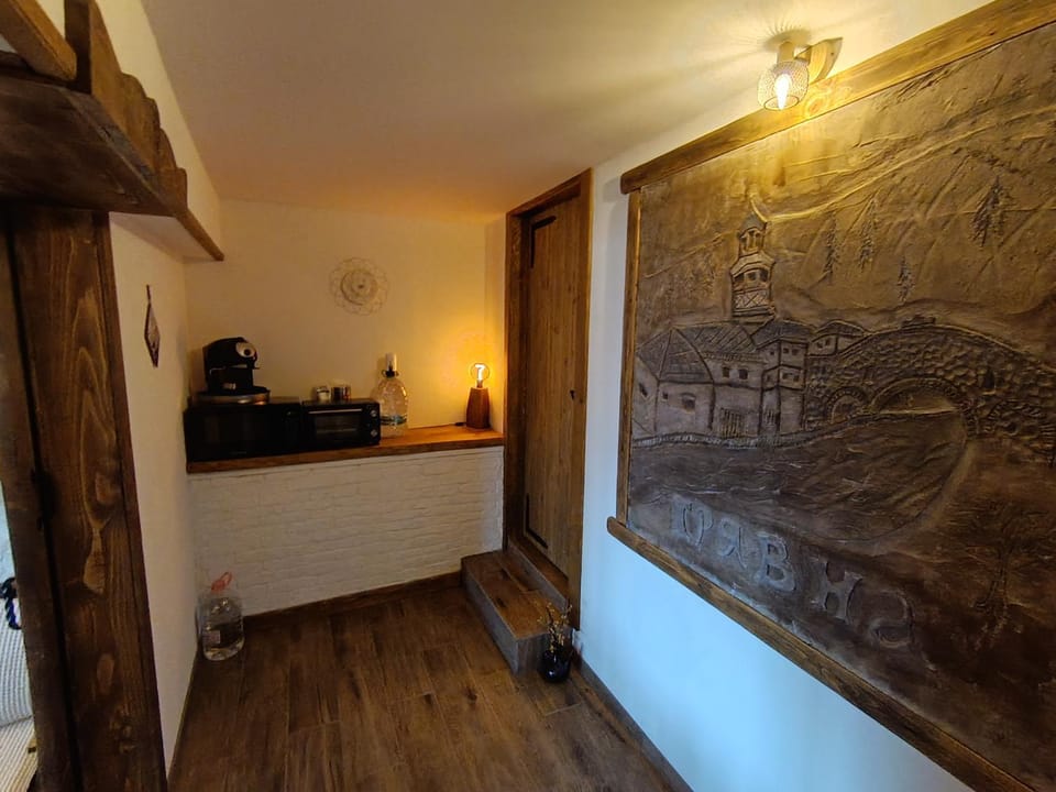 Restaurant/places to eat, Kitchen or kitchenette