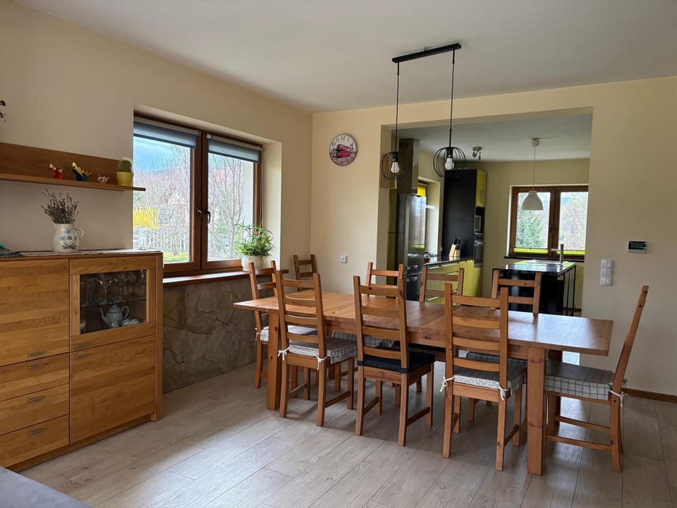 Dining area, kitchen