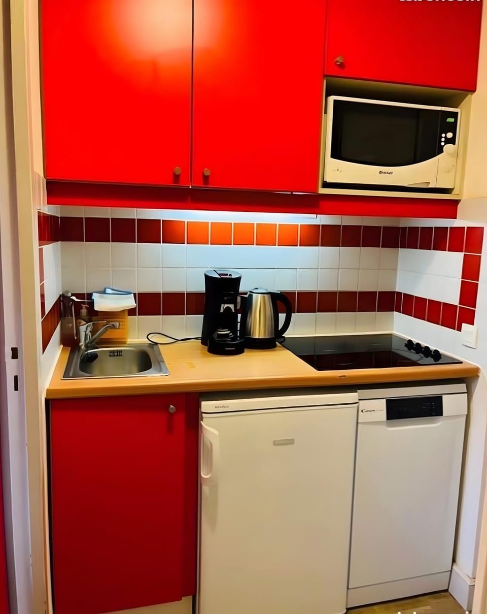 Kitchen or kitchenette, Living room
