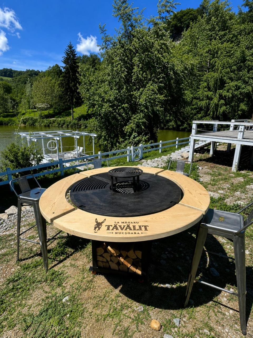Day, Natural landscape, BBQ facilities