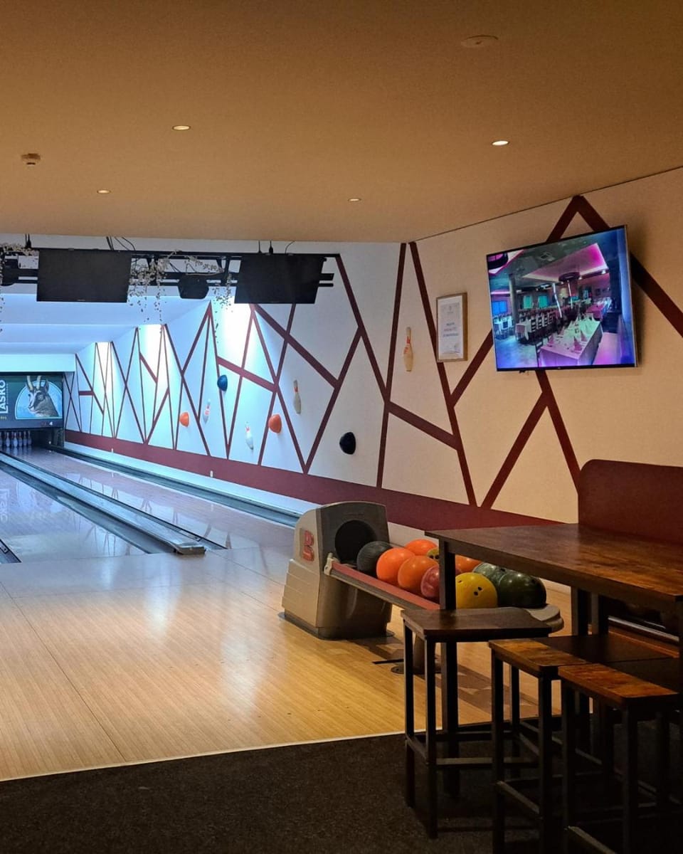 Bowling, Evening entertainment