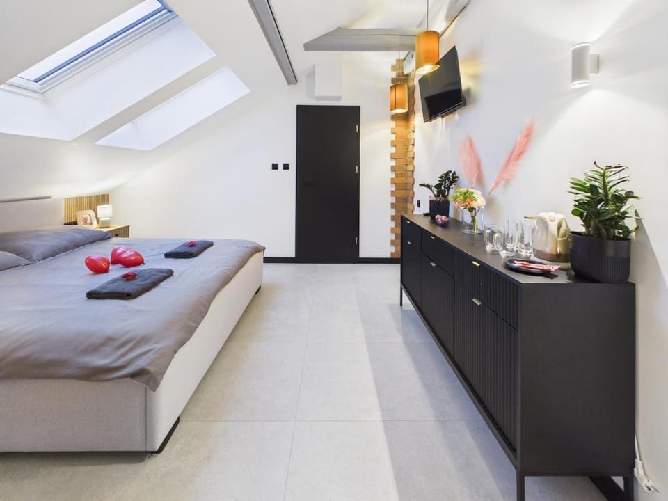 Bed, Bedroom