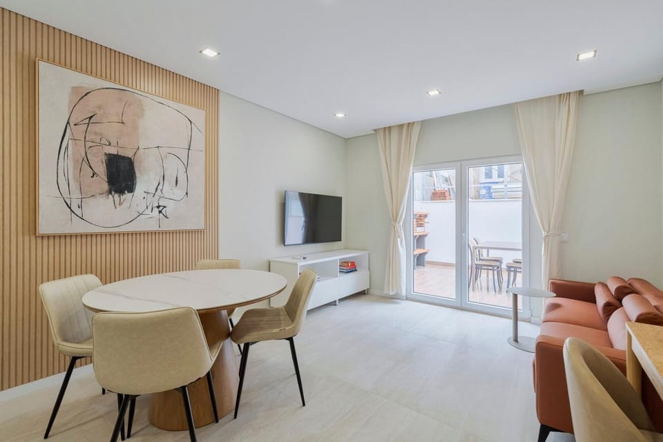 TV and multimedia, Living room, Seating area, Dining area