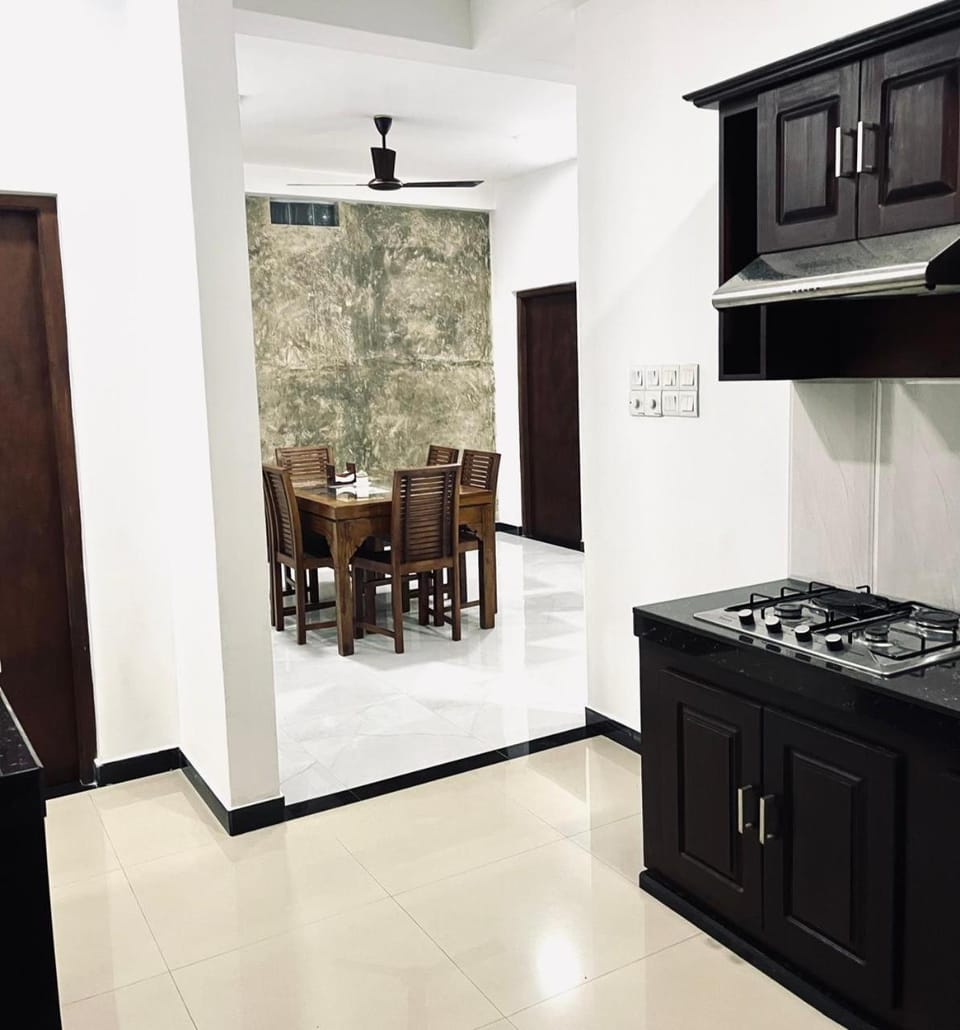 Rugee R Villa Hotel in Negombo