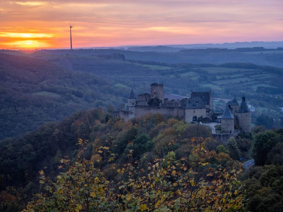Nearby landmark, Restaurant/places to eat, Place of worship, Sunrise