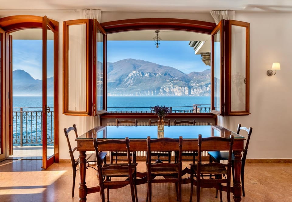 Natural landscape, View (from property/room), Balcony/Terrace, Living room, Seating area, Dining area, Lake view, Mountain view