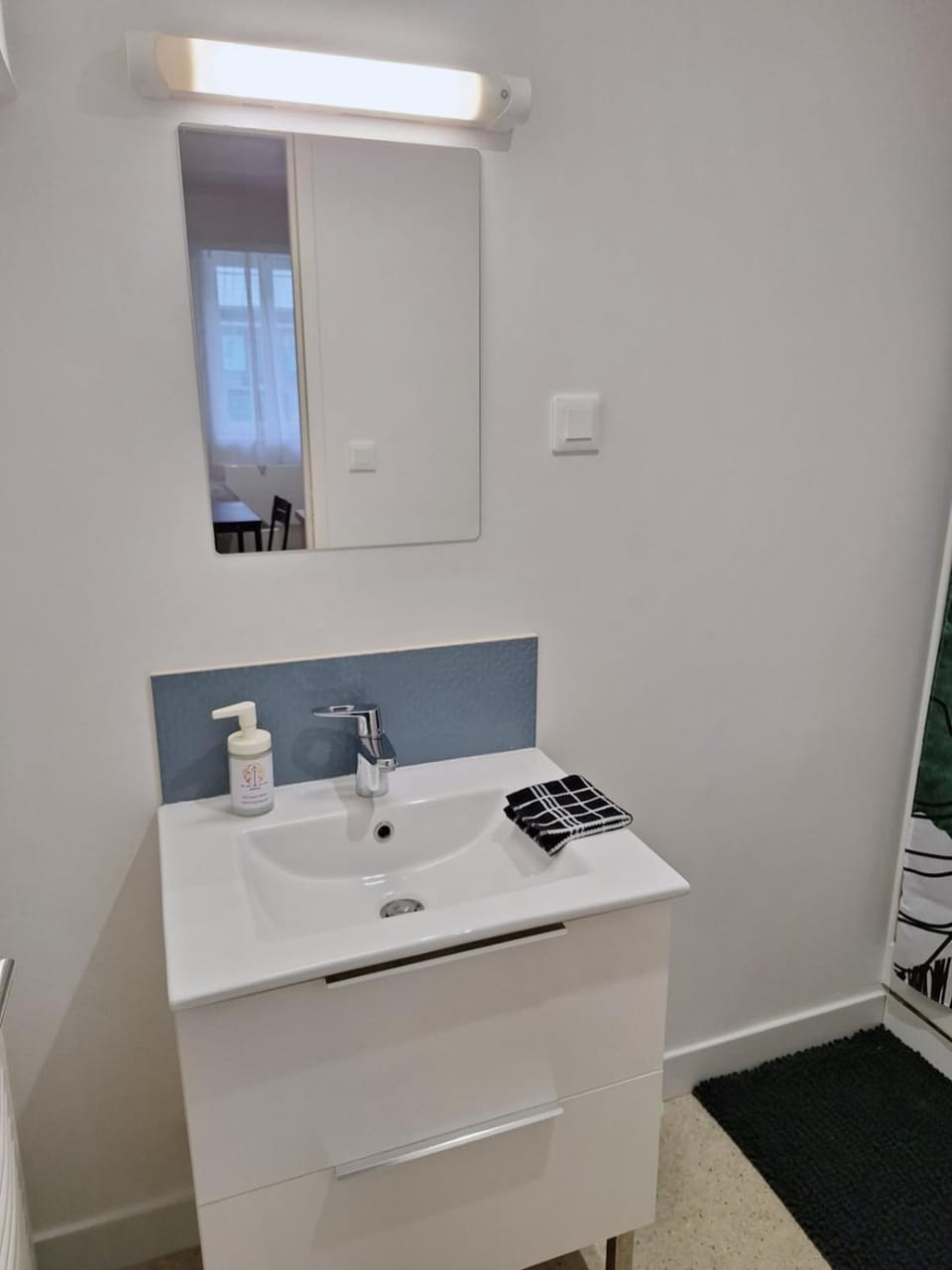 Shower, Toilet, Bathroom, hair dryier, internet, towels
