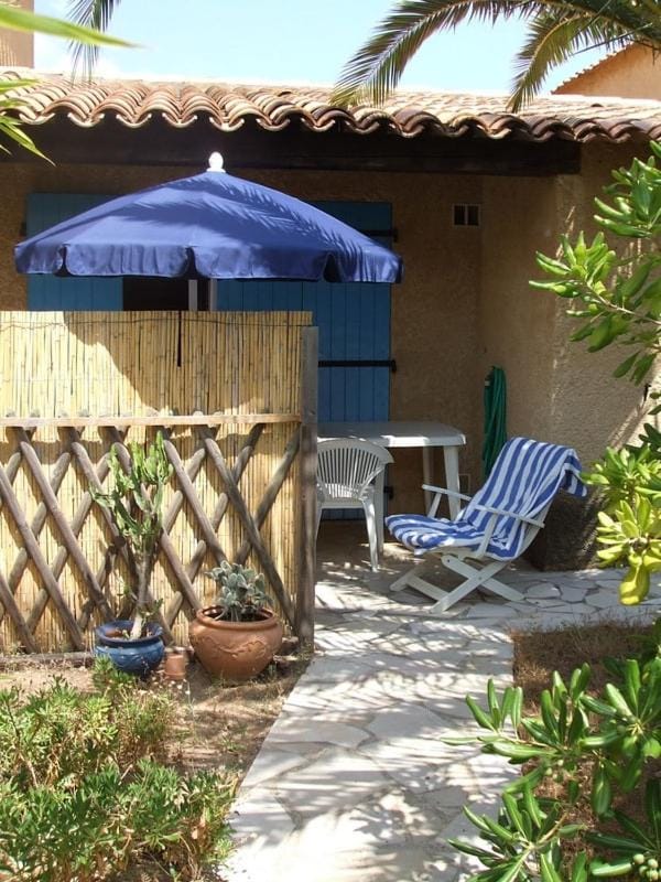 Patio, Garden, Garden view, sunbed