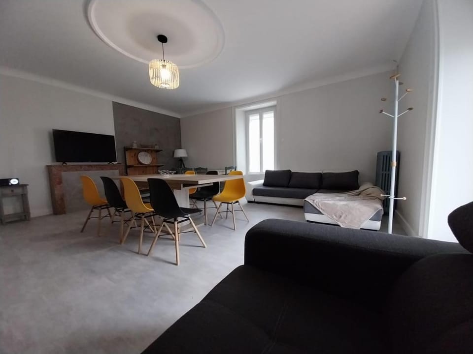Communal lounge/ TV room, TV and multimedia, Dining area