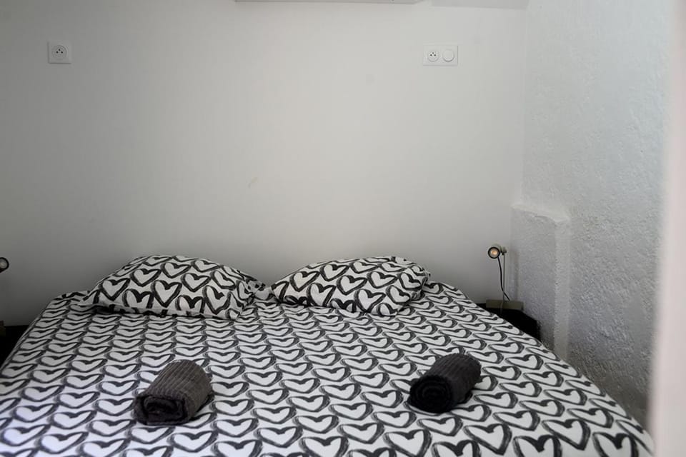 Bed, Photo of the whole room, Bedroom, Pool view, storage, air conditioner