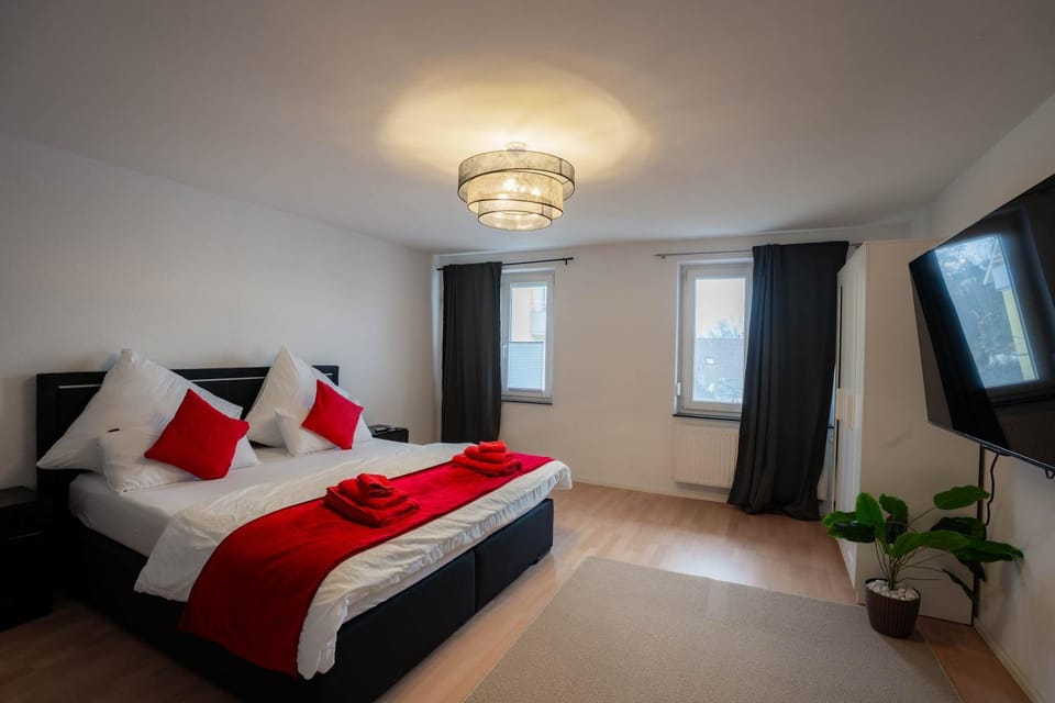 Bed, TV and multimedia, Photo of the whole room, Evening entertainment, Bedroom