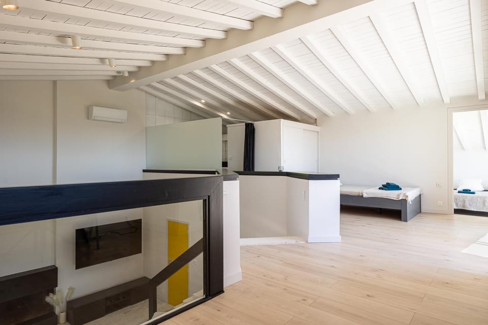 Contemporary home with a view Villa in Gordes