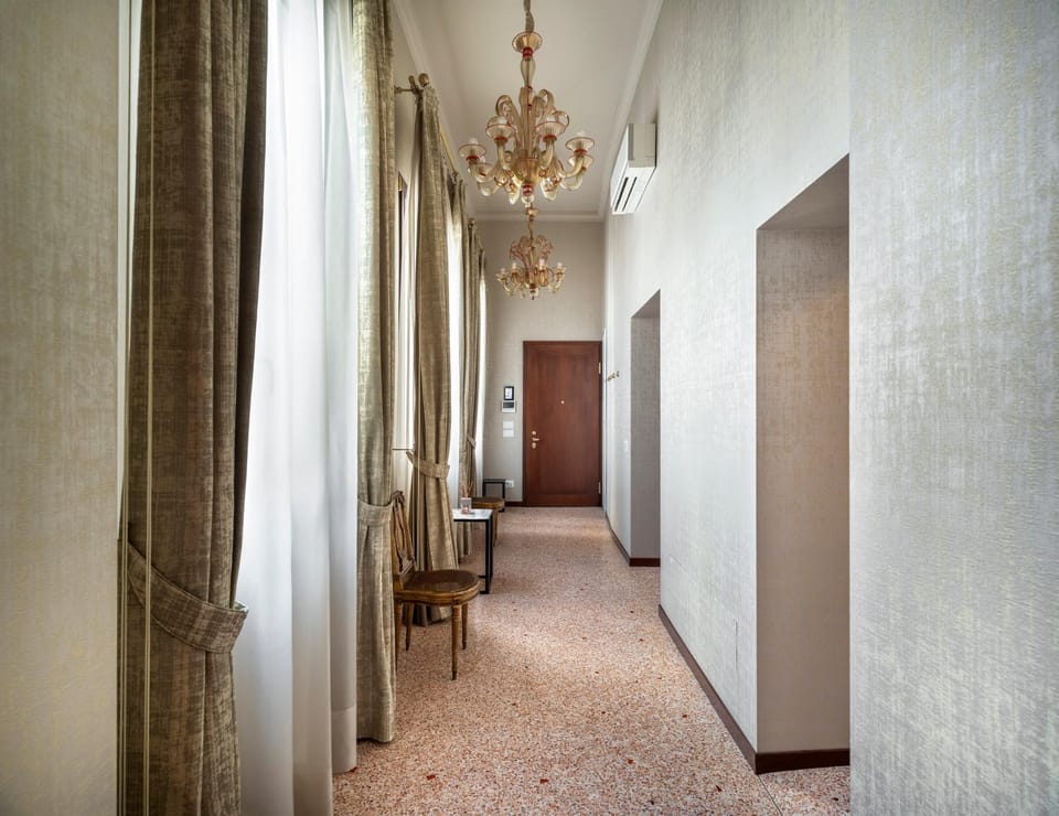 Venice Prestige - Palazzo Moro Noble Floor Apartment in San Marco