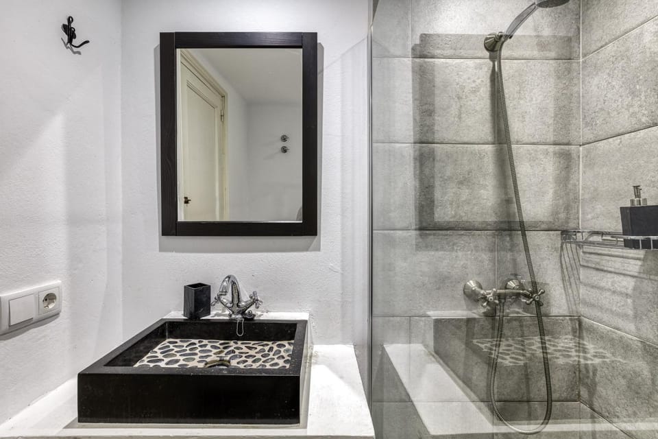 Bathroom, Living room