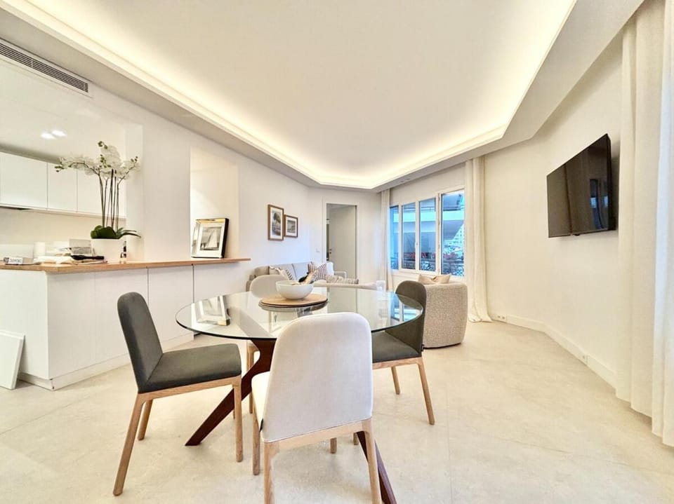 Cannes 2 bedrooms & 2 bathrooms apartment - 24P2 Apartment in Cannes