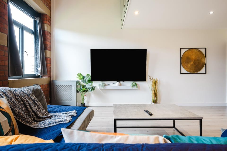 Premium Serviced Accommodation Bradford - Perfect for Contractors & Families I Free Parking I Fast WiFi Apartment in Bradford