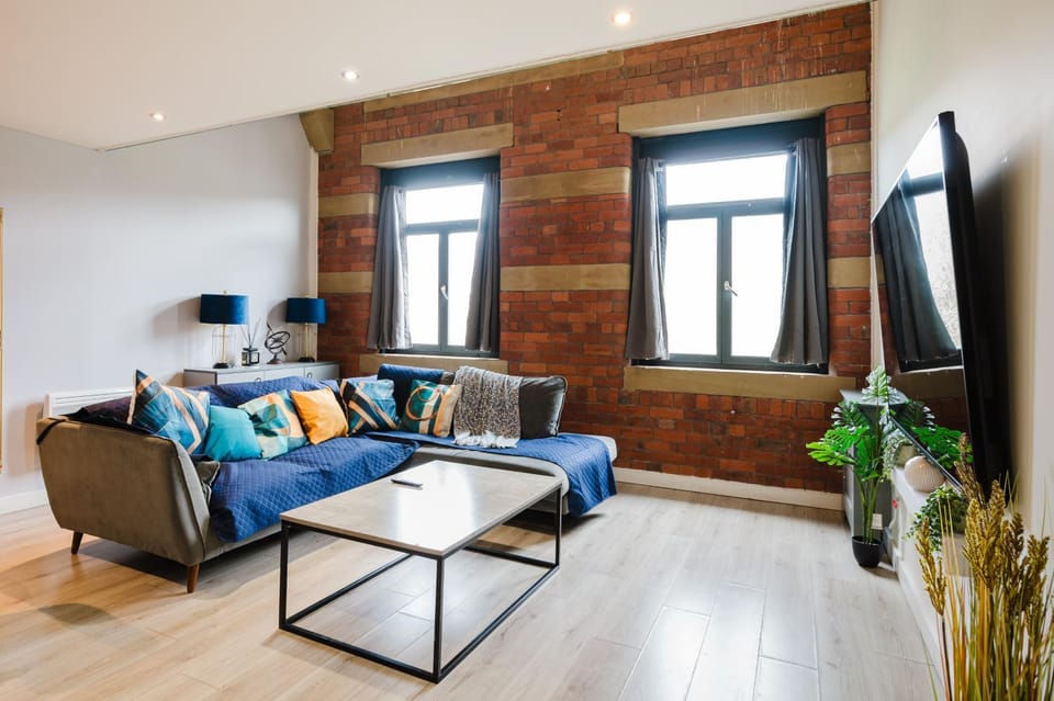 Premium Serviced Accommodation Bradford - Perfect for Contractors & Families I Free Parking I Fast WiFi Apartment in Bradford
