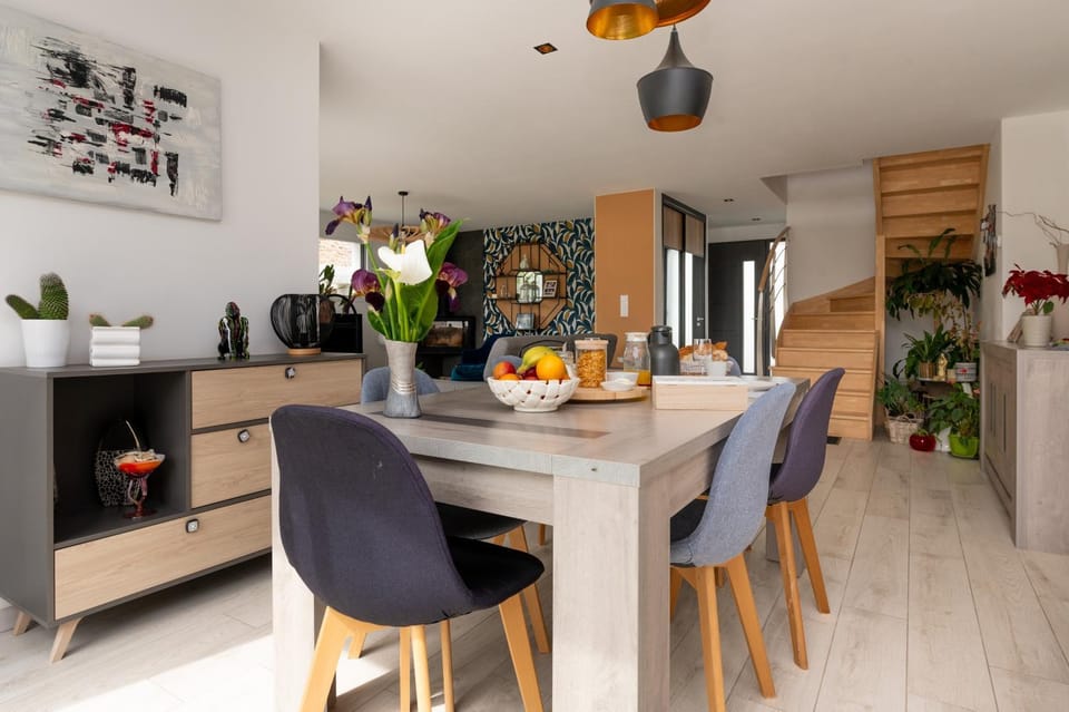 Property building, Kitchen or kitchenette, Living room