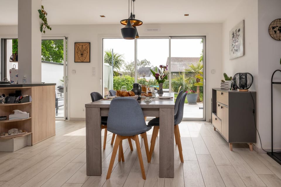 Property building, Kitchen or kitchenette, Living room