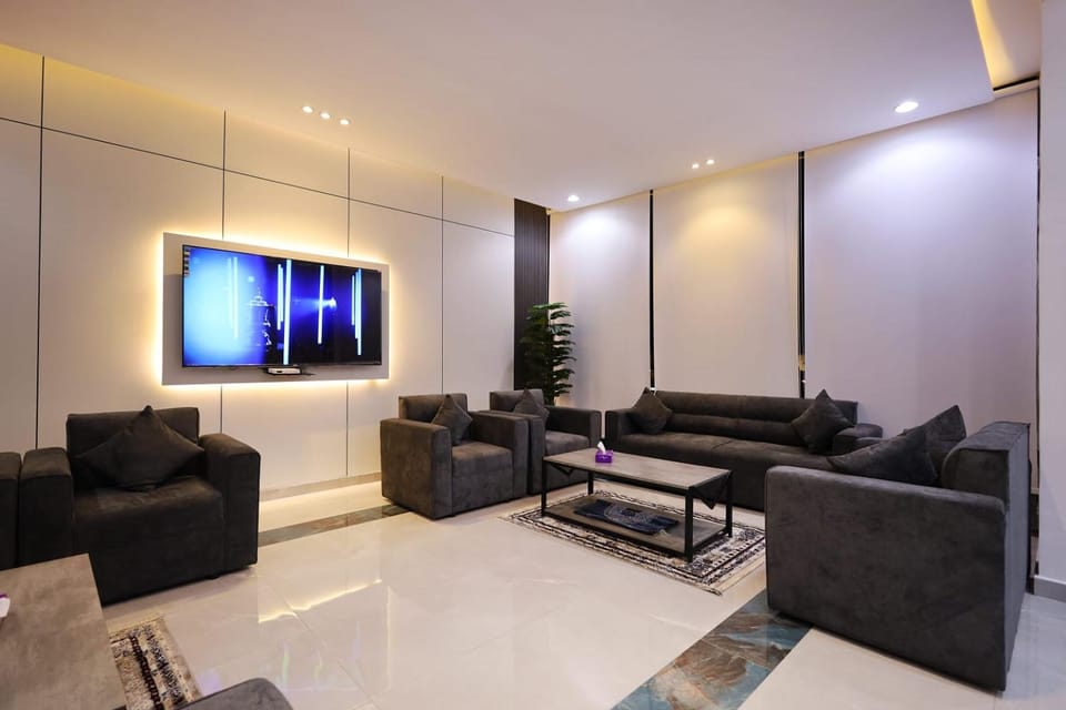 Communal lounge/ TV room, TV and multimedia, Seating area, Evening entertainment