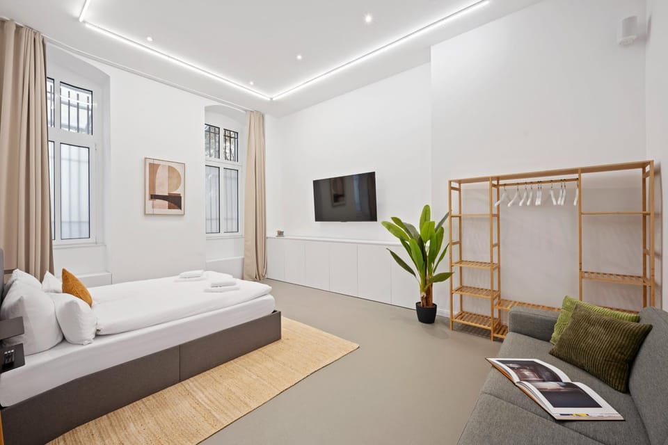 Communal lounge/ TV room, Bed, TV and multimedia, Photo of the whole room, Evening entertainment, Bedroom