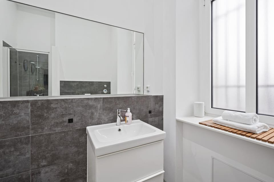Bathroom, towels