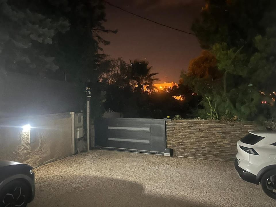 Sea view villa Lou Miradou, piscine,parking, city center & beaches Villa in La Ciotat
