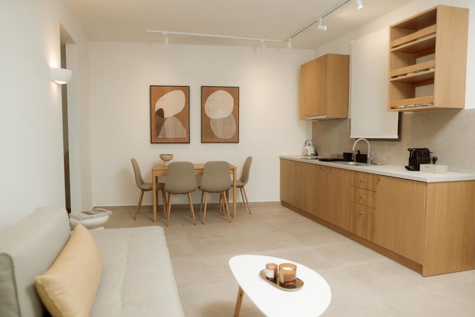Dining area, kitchen