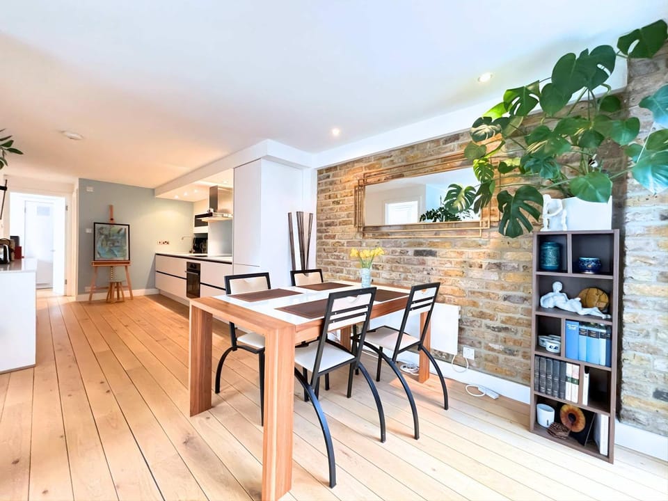 The Artist's Residence Apartment in London Borough of Islington