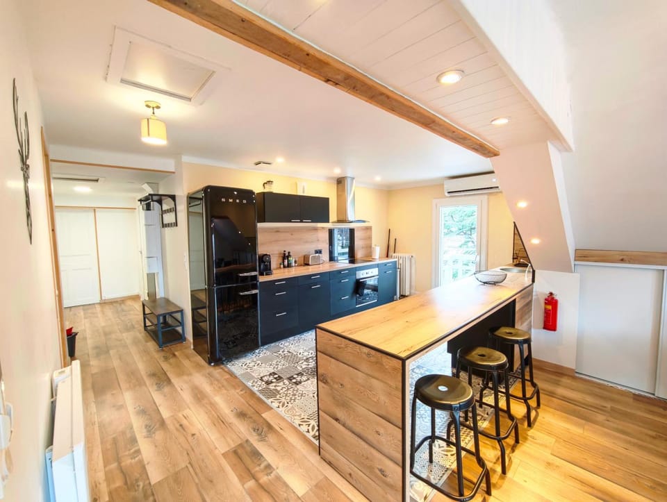 Dining area, kitchen