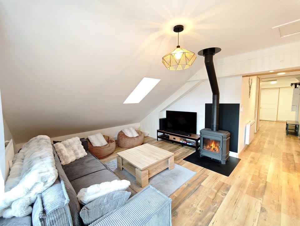 TV and multimedia, Living room, fireplace