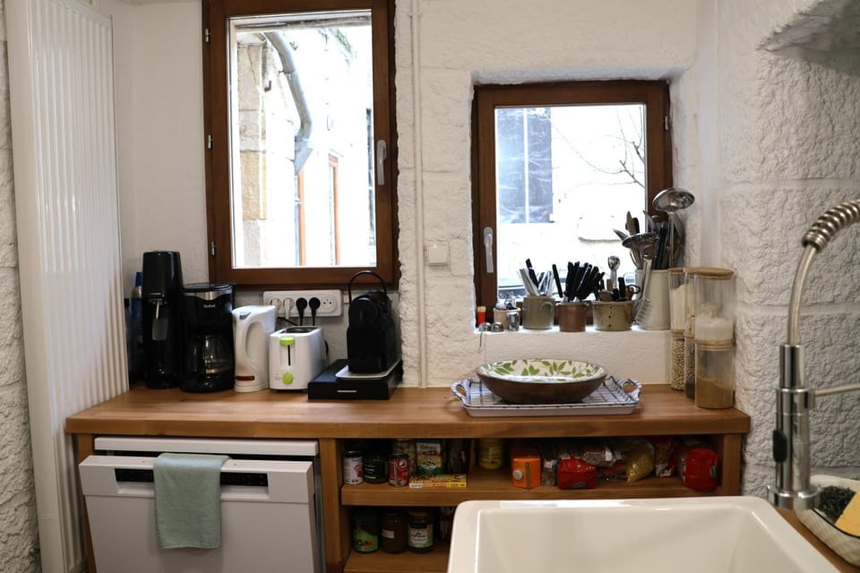 Kitchen or kitchenette, Living room