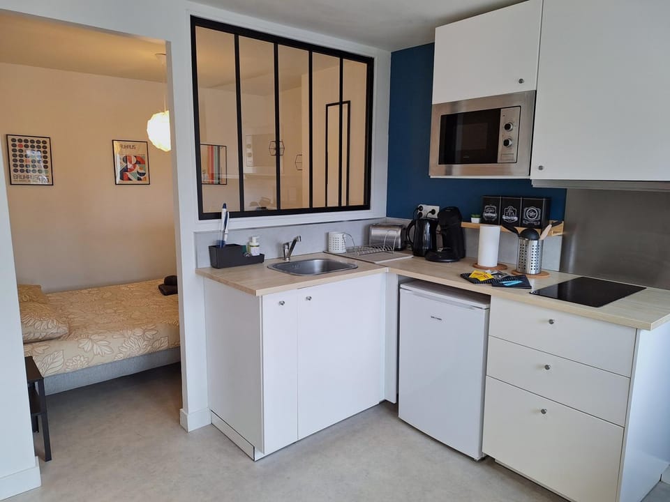 Bed, Coffee/tea facilities, Bedroom, internet, microwave, stove, toaster, kitchen