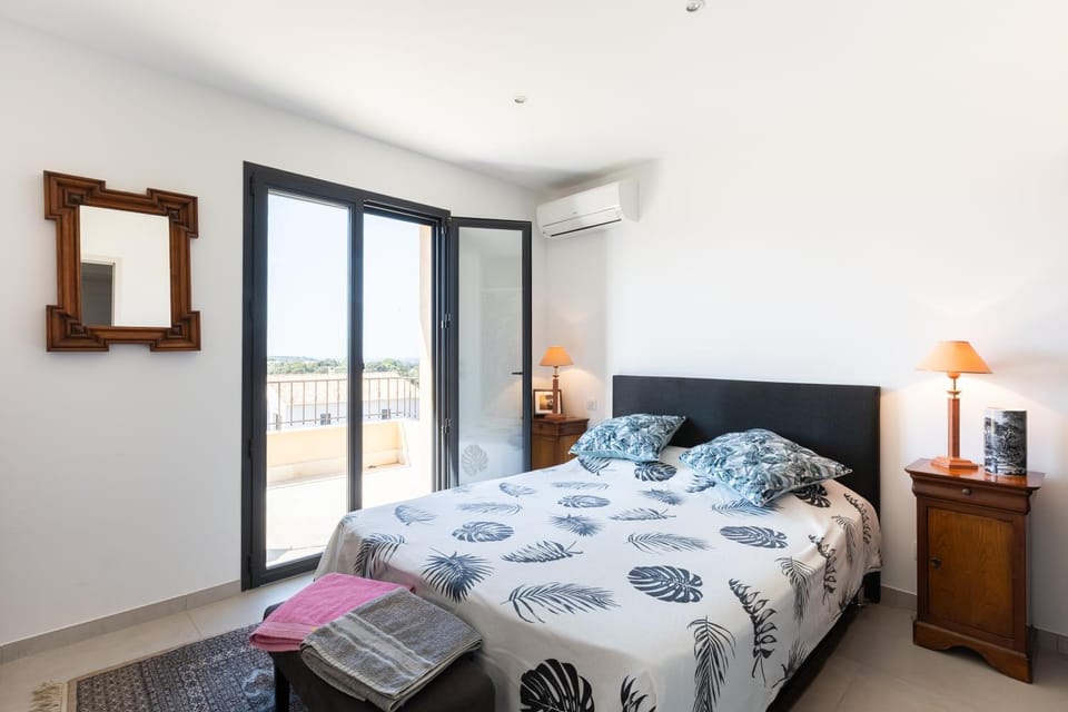 Living room, Bedroom