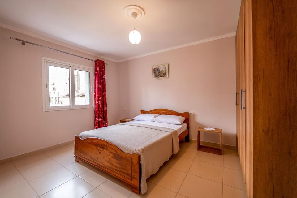 Photo of the whole room, Bedroom, towels
