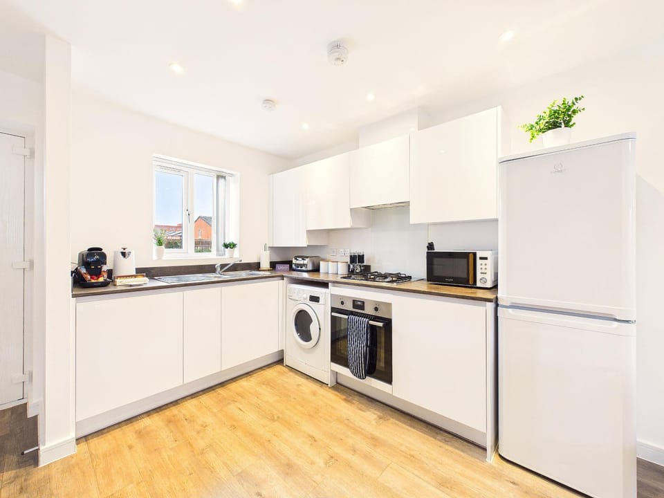 Kitchen or kitchenette, oven, stove, toaster, washing machine
