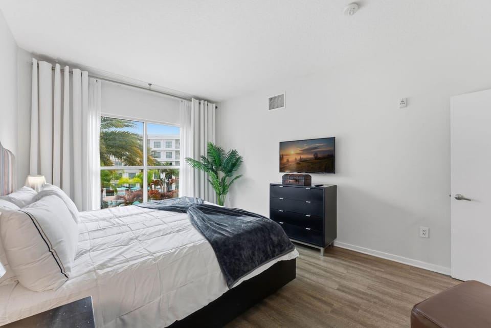 Orlando Getaway with Pool View Balcony Apartment in Celebration