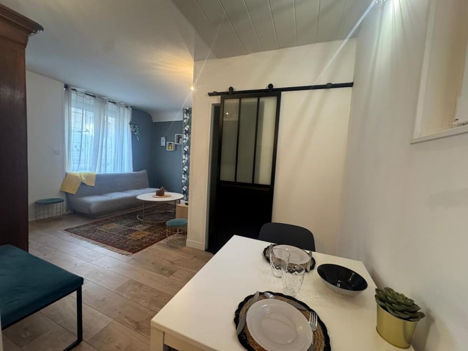 Logement paisible dans une jolie cour intérieure Apartment in Caen