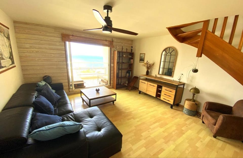Communal lounge/ TV room, Living room, Seating area