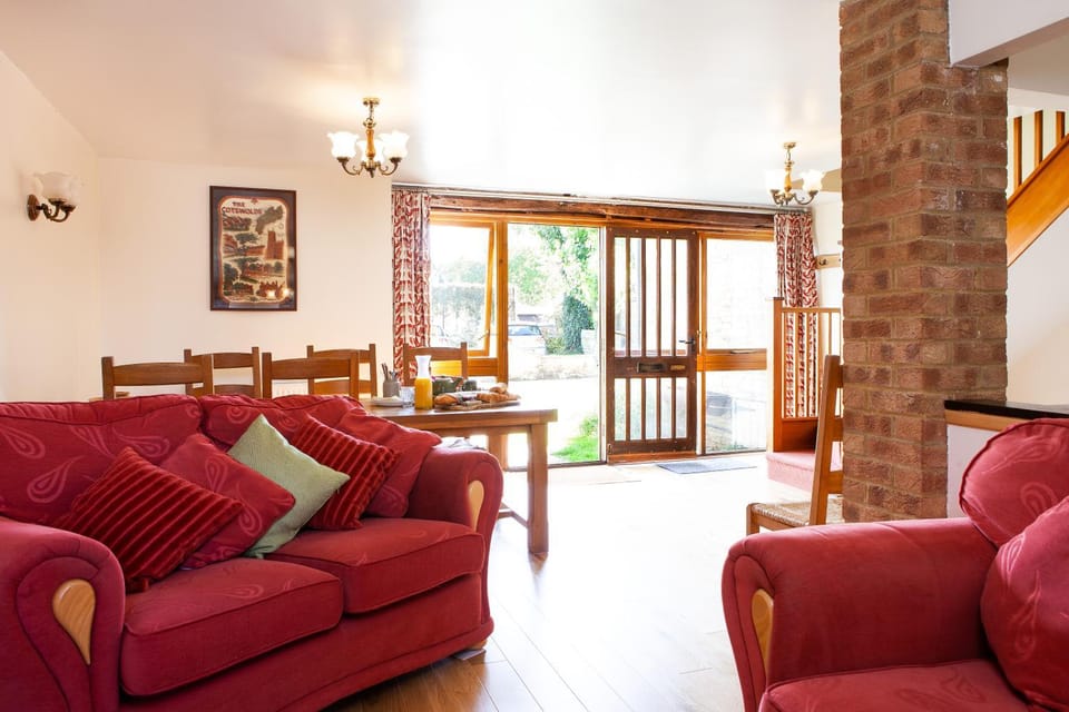 Pintle Cottage House in West Oxfordshire District