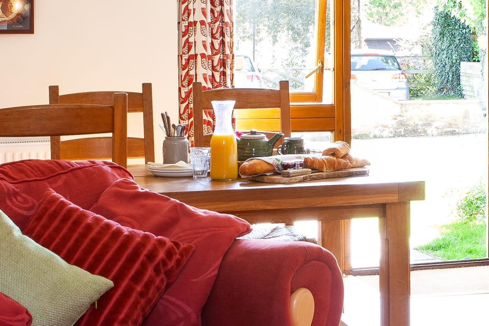 Pintle Cottage House in West Oxfordshire District