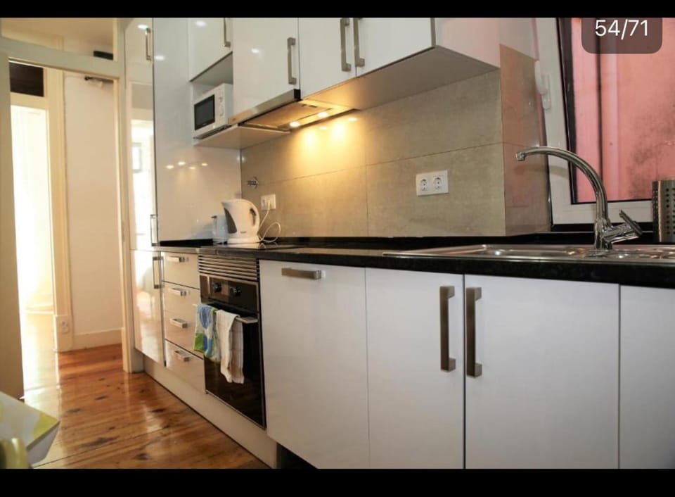 Quarto Single Arroios Bed and Breakfast in Lisbon